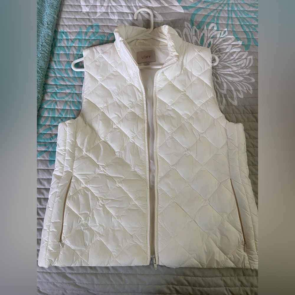 LOFT brand white vest, size Medium. Never worn!